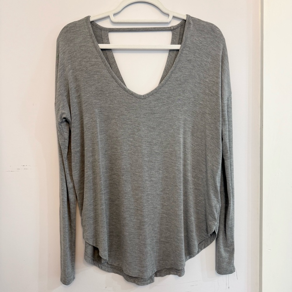 GAP Gray V-Neck Long Sleeve Women's Top